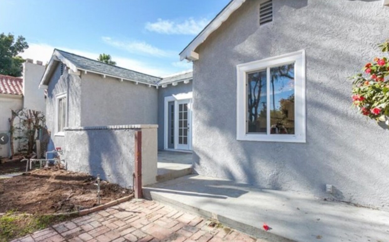 Primary Photo - 1027 N Martel Ave