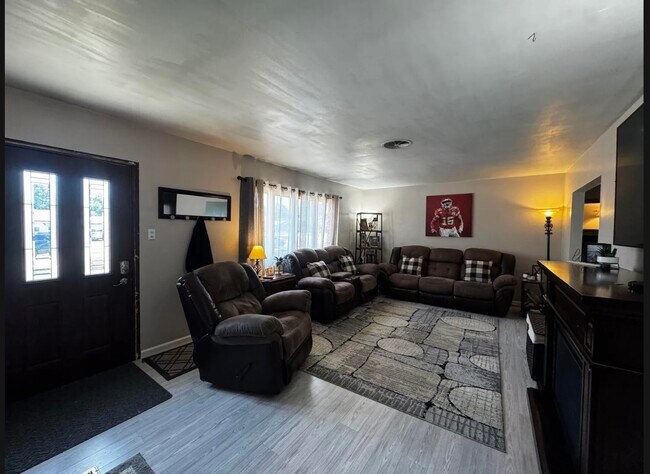 Foto del edificio - 812 W 4th St