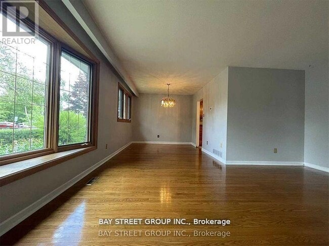 Building Photo - 632 Ardleigh Crescent