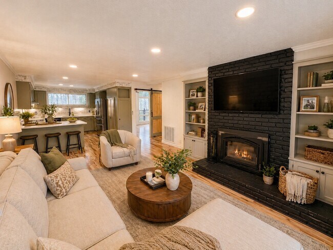 Foto del edificio - 323 Forrest Glen Rd