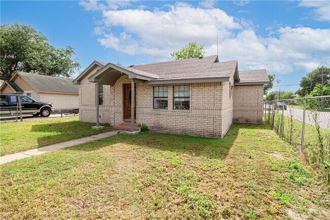 Building Photo - 1121 N Keralum Ave