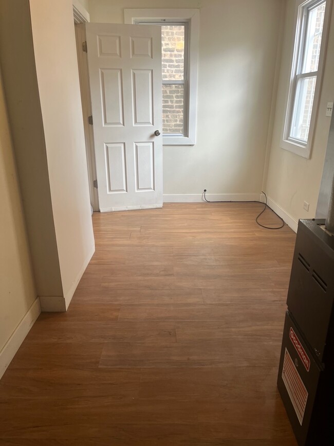 241 W 23rd St Unit First Floor, Chicago, IL 60616 - Apartments in ...