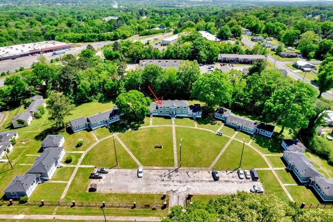 Building Photo - Fresh and Clean - 1 Bed 1 Bath Apartment - Monte Sano Bungalows