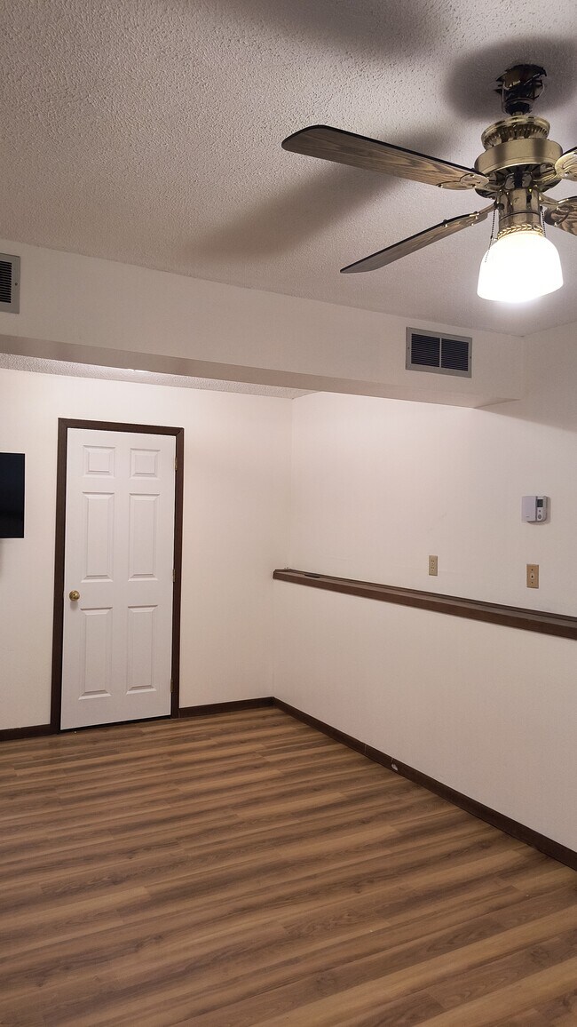 Foto del edificio - 7849 Rimbley Rd