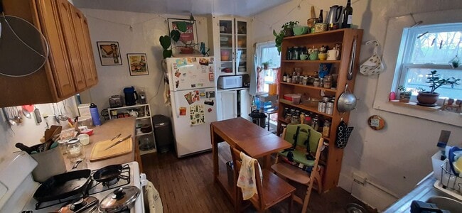 Building Photo - 121 Columbia St