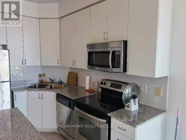 Building Photo - 225-2225 Webb Dr