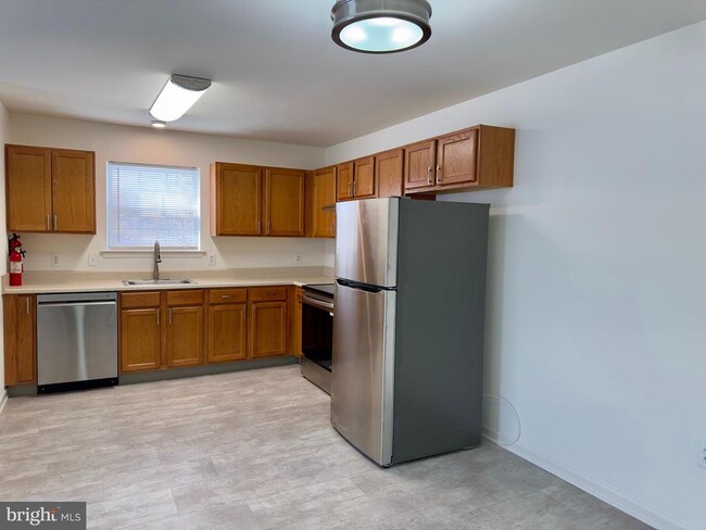 Building Photo - 10 Sequoia Dr
