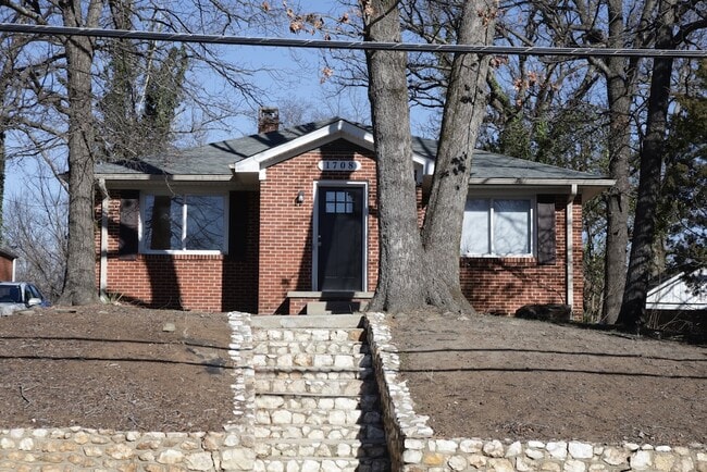 Building Photo - 1708 Walker Ave