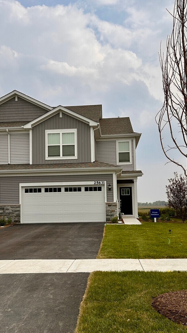 Foto del edificio - 25631 W Yorkshire Dr