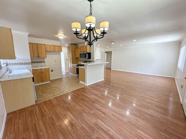 Foto del edificio - 7353 Yarmouth Ave