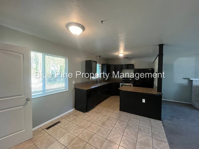 Building Photo - 611 Starlite Ave