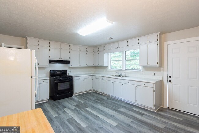 Building Photo - 1312 Cooper Rd