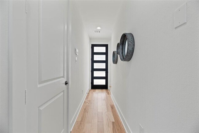 Foto del edificio - 424 Sikes St