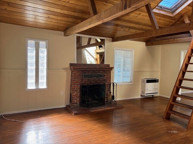 Foto del edificio - 52740 Pine Cove Rd