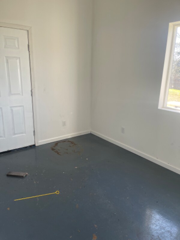 Building Photo - 3175 Cloverlawn Dr