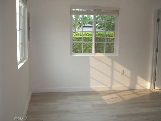 Building Photo - 4836 Topanga Canyon Blvd
