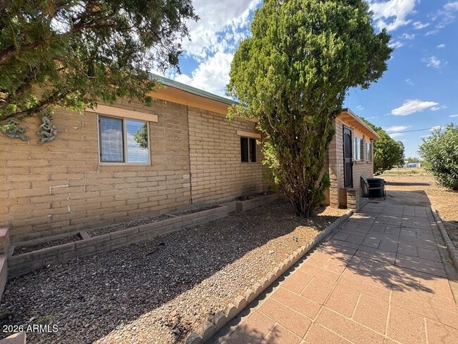 Building Photo - 4818 S Santa Elena Ave