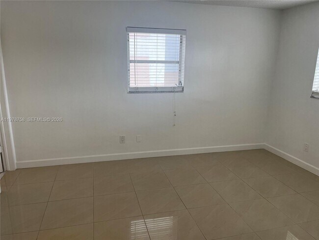 Foto del edificio - 2451 SW 82nd Ave