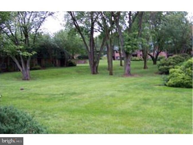 Building Photo - 1605 Meadowview Ln