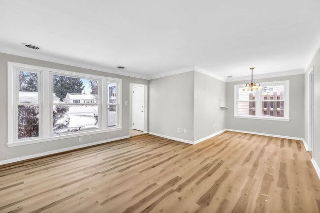 Building Photo - 1386 Eastwood Ave