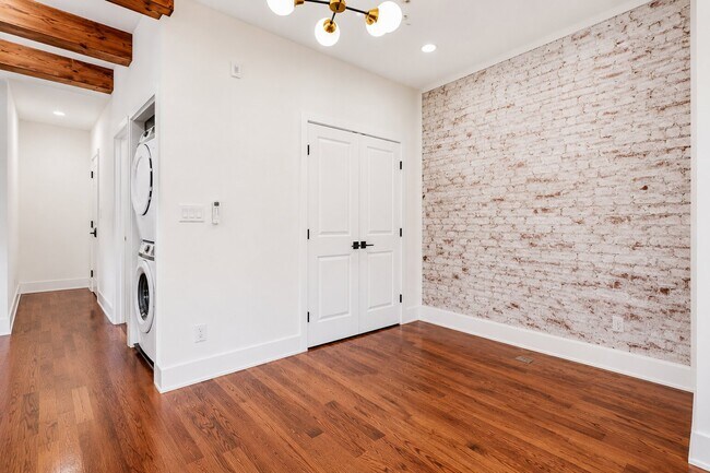 Foto del edificio - 4219 W Girard Ave