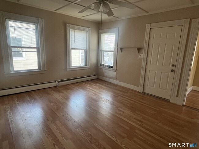 Foto del edificio - 128 S Whittlesey Ave