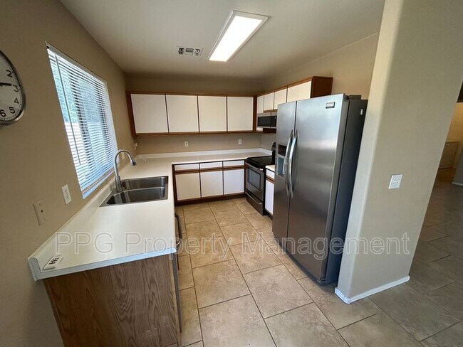 Foto del edificio - 13438 W Young St
