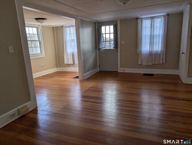 Building Photo - 153 Main St