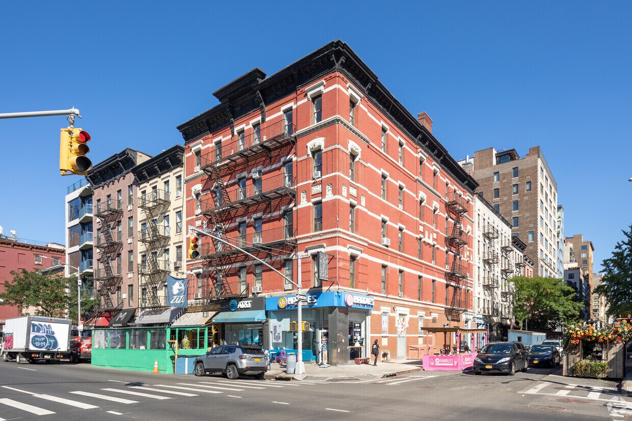 Primary Photo - 261 W 19th St