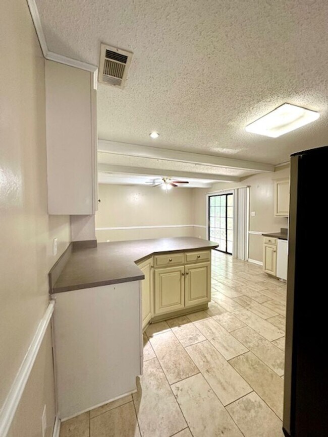 Foto del edificio - Edgewood Place subd. West Mobile 3/2 Large...