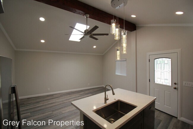 Building Photo - 2 br, 1 bath House - 715 Rena Unit 2