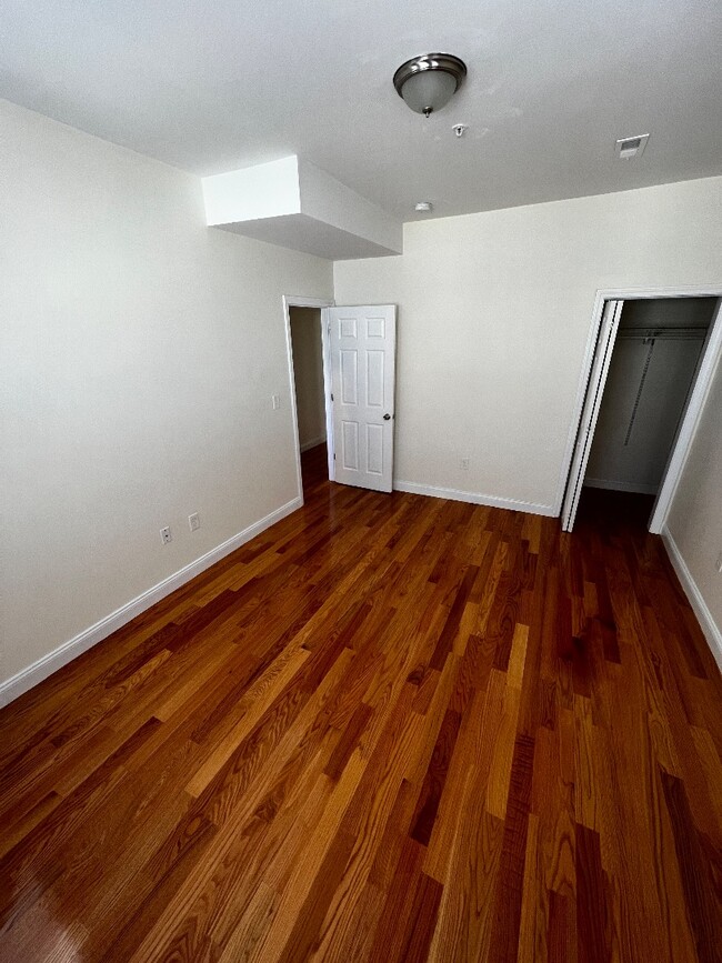 Building Photo - 57 Woodford St