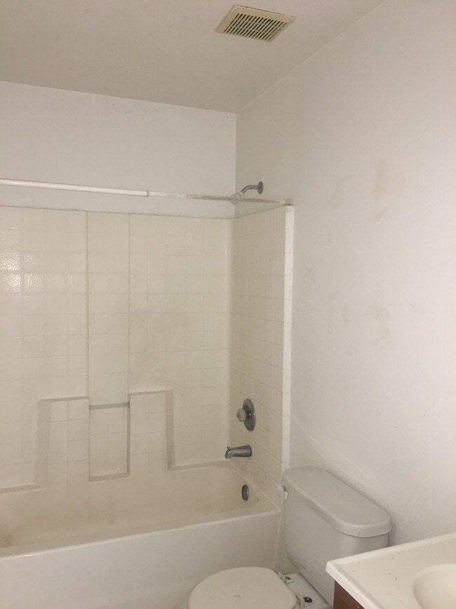 Building Photo - 191 W State St