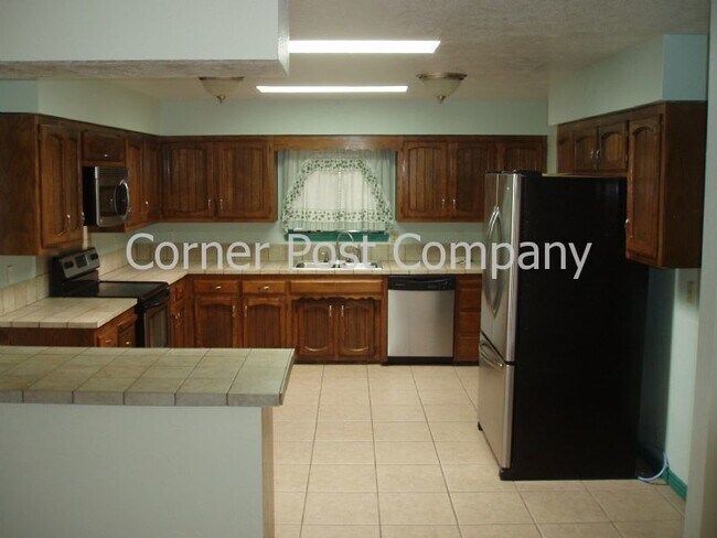 Building Photo - 408 Cagua Dr NE