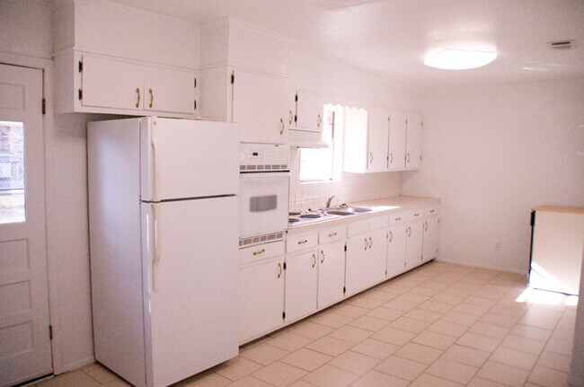 Foto del edificio - 590 N Donna Ave