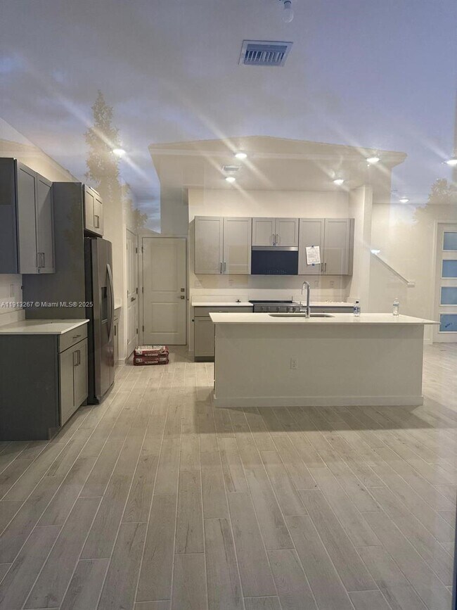 Foto del edificio - 1683 SE 7th Ln