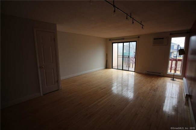 Building Photo - 552 Shennecossett Rd