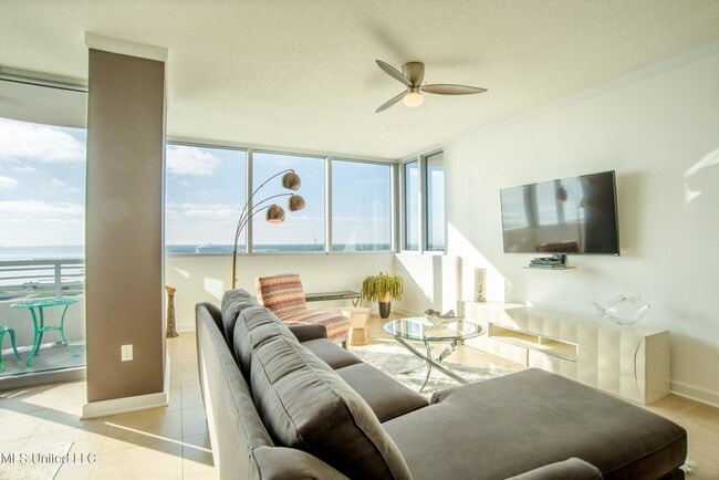 Building Photo - 2060 Beach Blvd