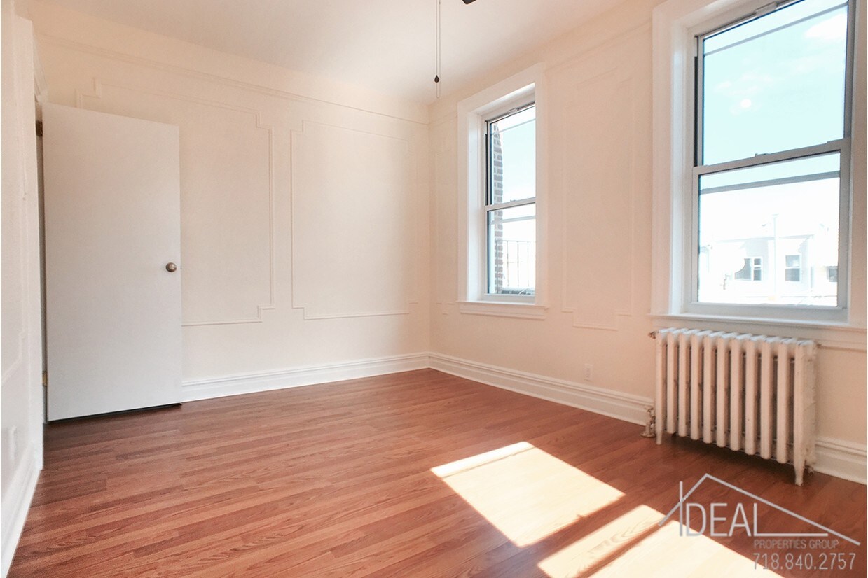 Primary Photo - 207 32nd St