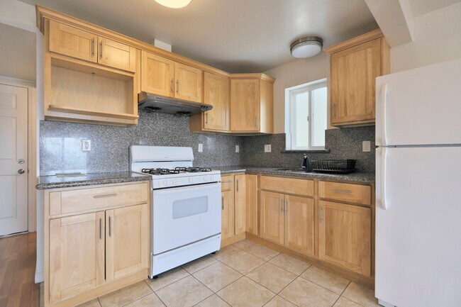 Building Photo - 159 Oakridge Dr