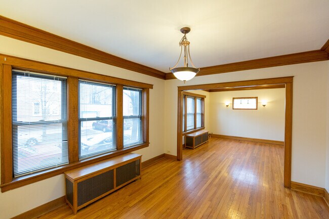 Building Photo - 2605 N Harding Ave