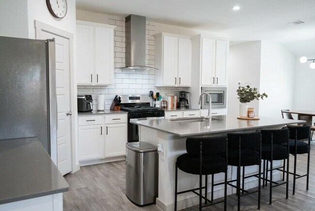 Foto del edificio - 12918 Wempe Wy