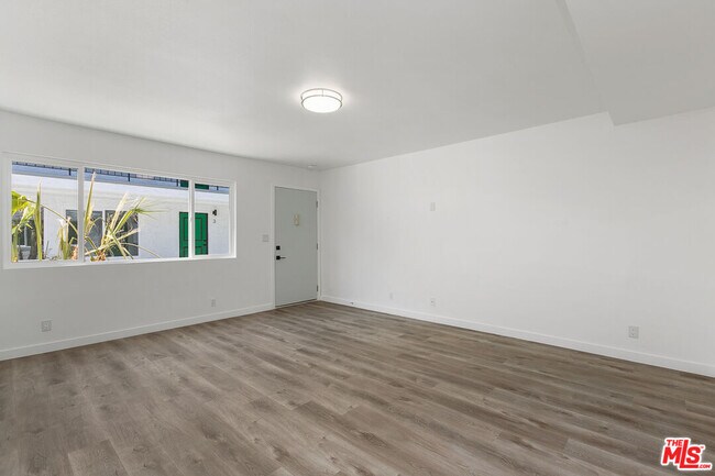 Building Photo - 6736 Woodley Ave
