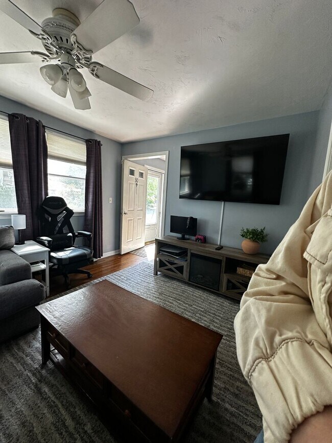 Building Photo - Charming 3 Bed, 3 Bath Home with Finished ...