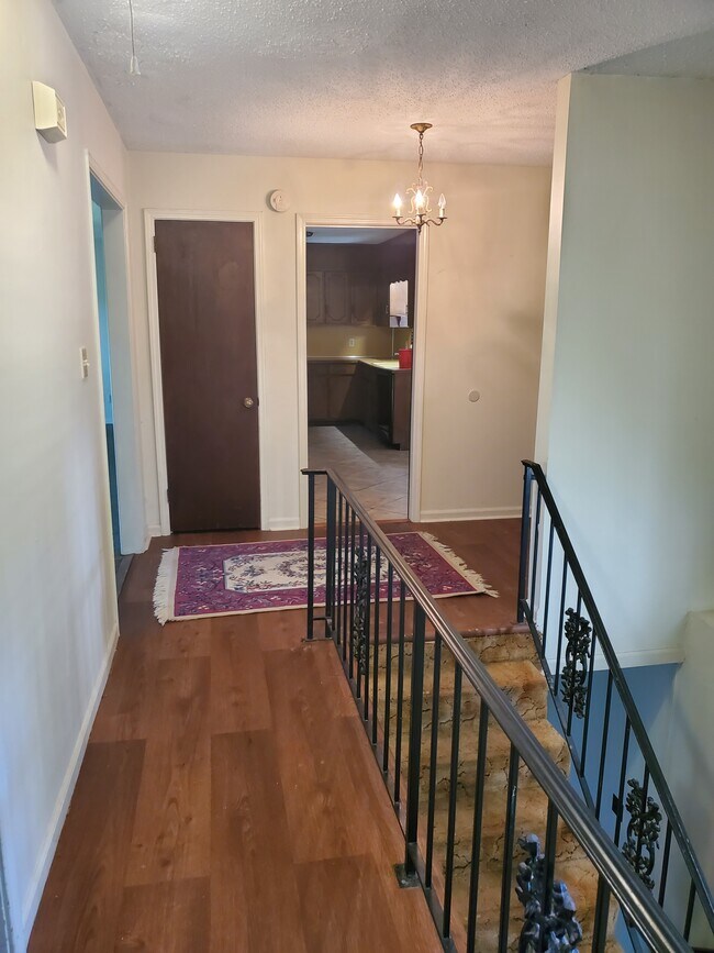 Building Photo - 3473 Ridgecrest Dr