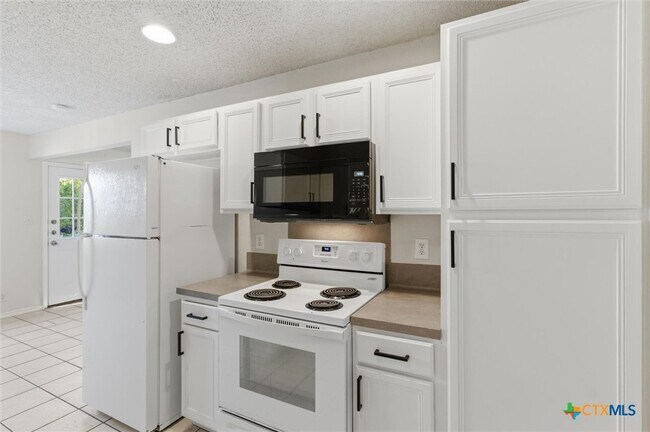 Building Photo - 115 Crest Dr