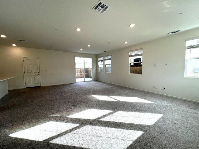 Foto del edificio - Beautiful Brand New Elk Grove 3bd/2.5ba Wi...