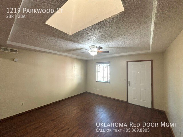 Building Photo - 1219 Parkwood Ct
