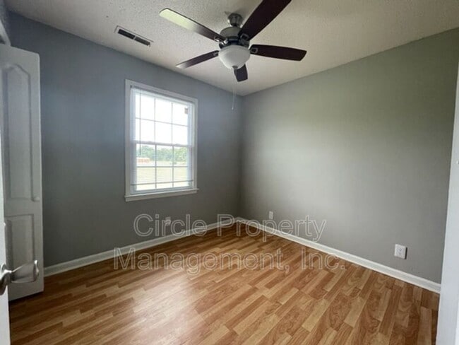 Building Photo - 111 Claybill Dr