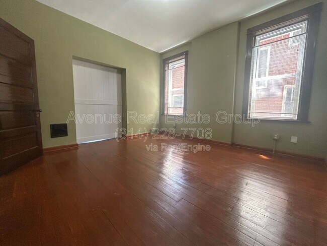 Foto del edificio - 4415 S Compton Ave